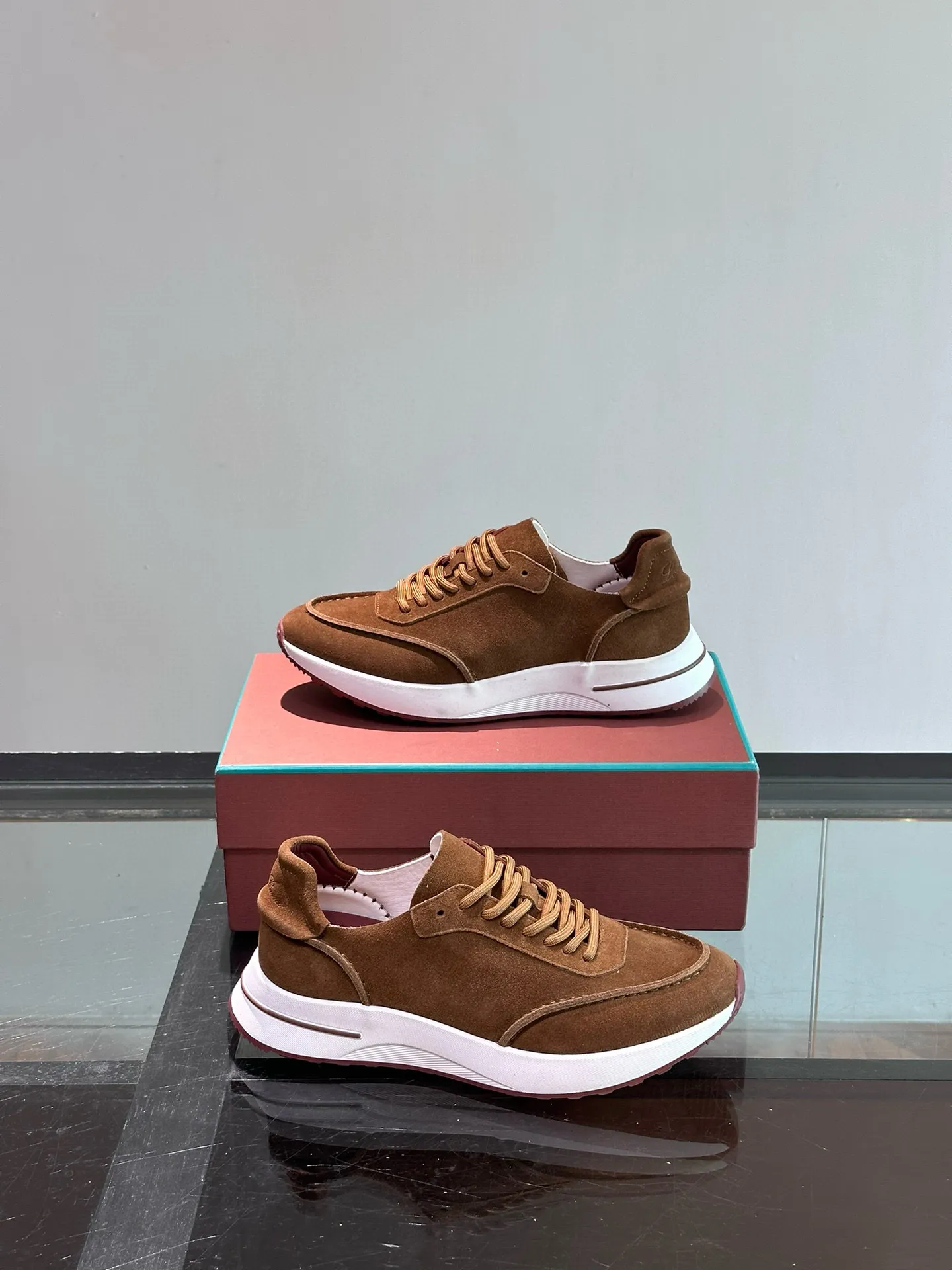 Factory price: 540💰Loro men's shoes💰iana niche Loro classic jogging shoes, men's lace-up casual shoes and sneakers, high-quality lightweight and comfortable fabrics, suitable for outdoor leisure, the color scheme is young and energetic, and it looks great with sportswear or casual suits! Size: 39-46 (customized sizes of 45 and 46 are non-refundable)